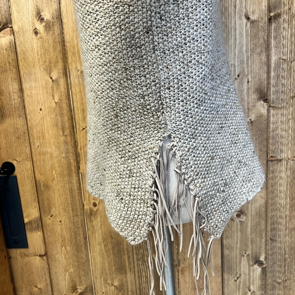 BKE Medium Neutral Tan Wool Sweater Suede Fringe Boho Western Casual - Picture 4 of 8